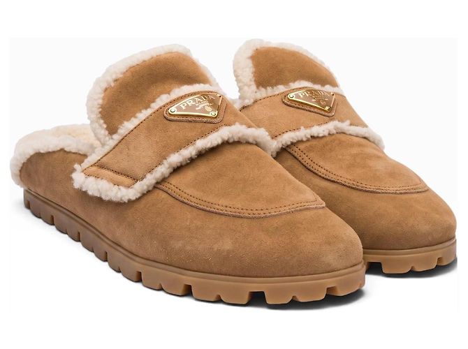 Mocassini in camoscio foderati in shearling Prada Marrone