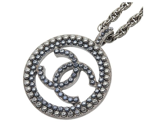 Colar com pingente de corrente redonda Chanel Coco Mark Preto