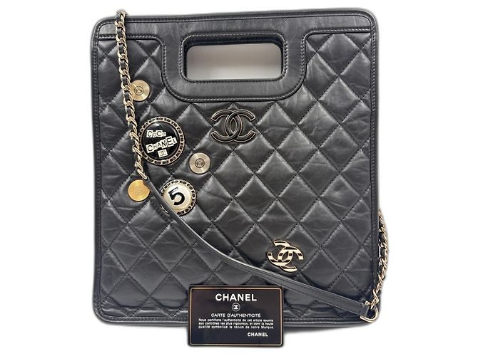 CHANEL Matelassé Handtasche in Schwarz