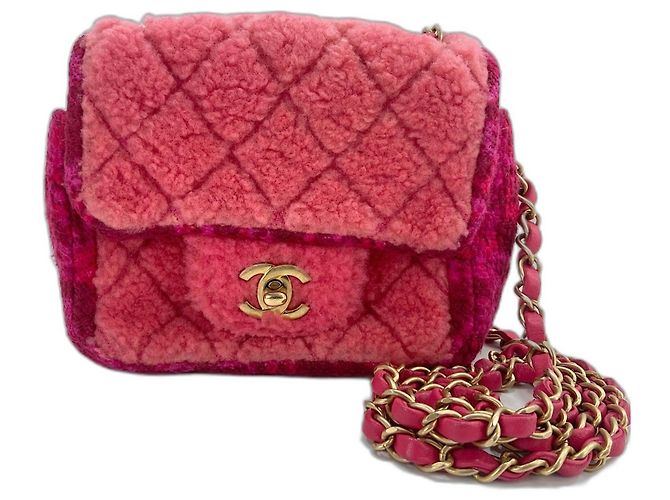 Bolsa de Ombro Chanel Mini Matelassé Rosa