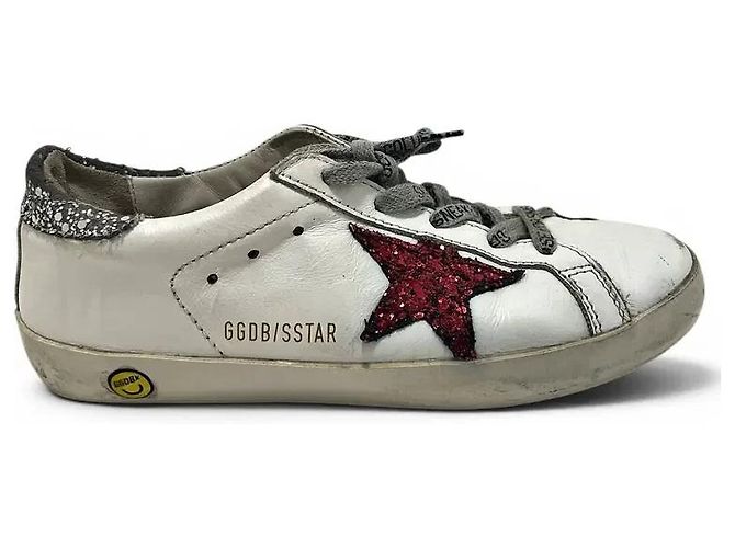 Golden Goose Weiße Leder-Sneaker Low-Top mit rotem Stern