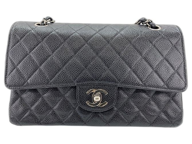 Timeless Borsa a tracolla CHANEL Matelassé in nero