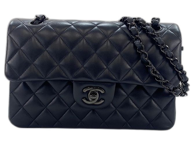 Borsa a tracolla Chanel Matelassé 23 Nero