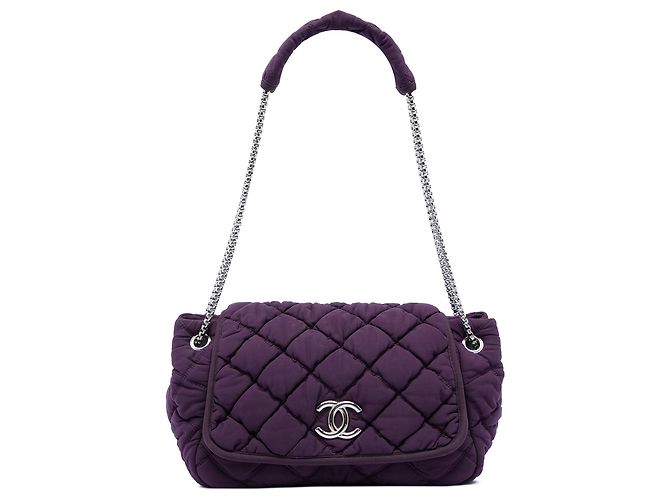 Bolsa de ombro Chanel em nylon acolchoado bubble roxa com aba e corrente acordeão Roxo