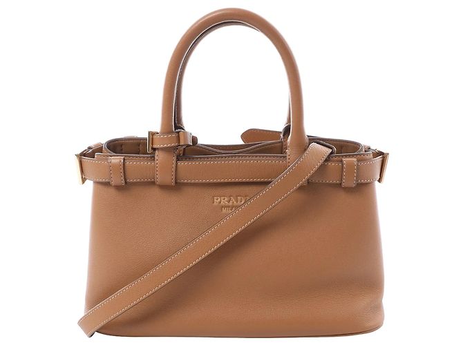 mala de mão 2Way Small em couro granulado macio com fivela Prada, Brown 1BA418 Marrom