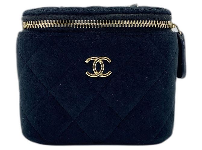 Chanel Matelassé Shoulder Bag Black