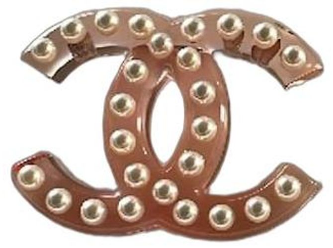 Spilla Chanel CC in resina rosa e perle Bianco
