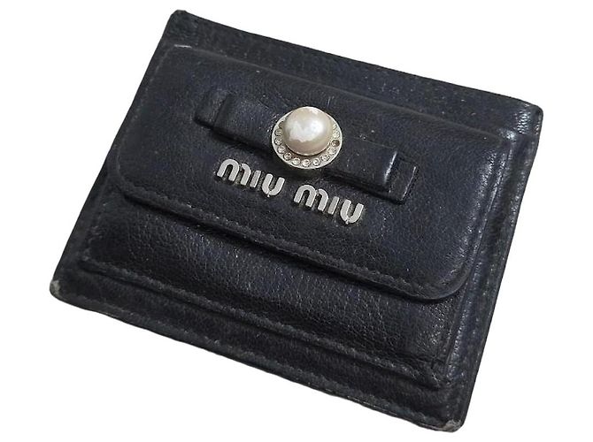 Miu Miu Tarjetero de piel negro con perla Plata