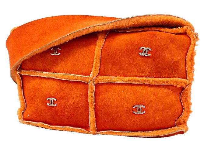 Borsa a tracolla Chanel in shearling arancione
