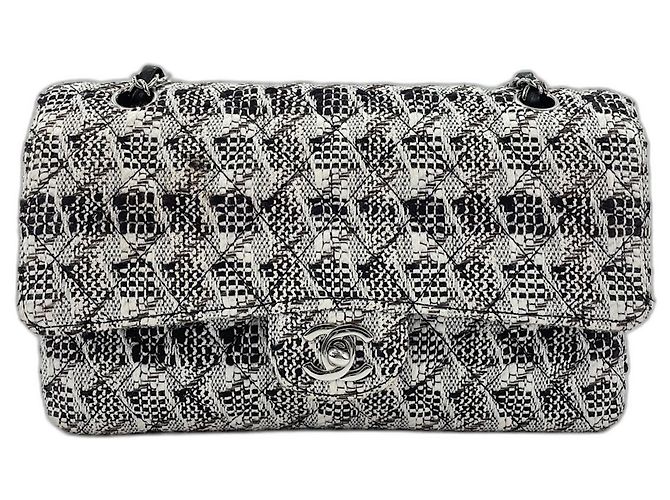 Bolsa Chanel Matelassé 25 Branco
