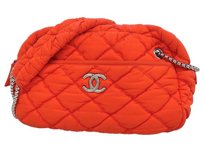 Bolsa de ombro Chanel em nylon acolchoado vermelho Bubble