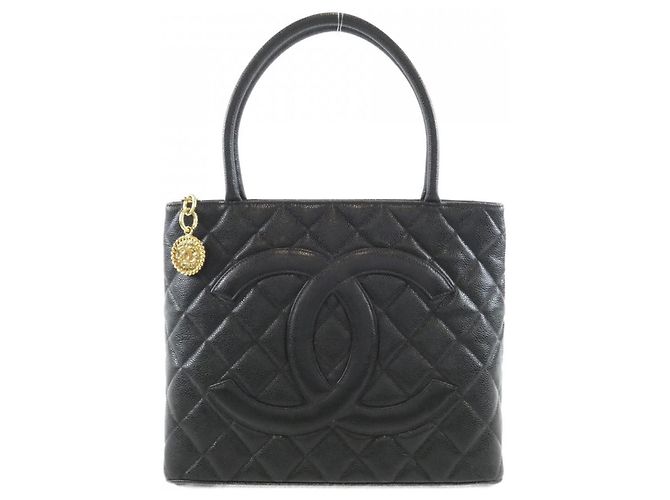 Bolsa Chanel 1804 em couro de bezerro granulado preto