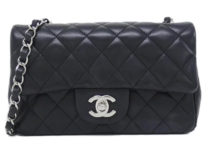 Borsa a tracolla Chanel 69900 in pelle nera Nero