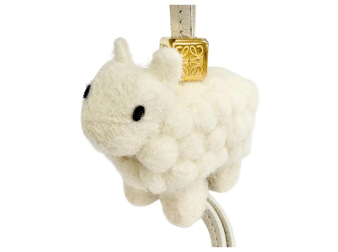 Charm per borsa Cubo Anagram Pecora in pelle di vitello e feltro Loewe Crudo