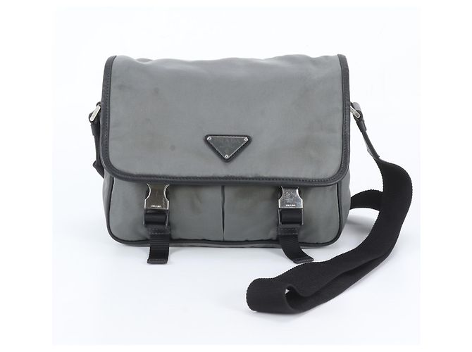Bolsa Messenger Prada em nylon Tessuto com logo triangular Marrom Preto