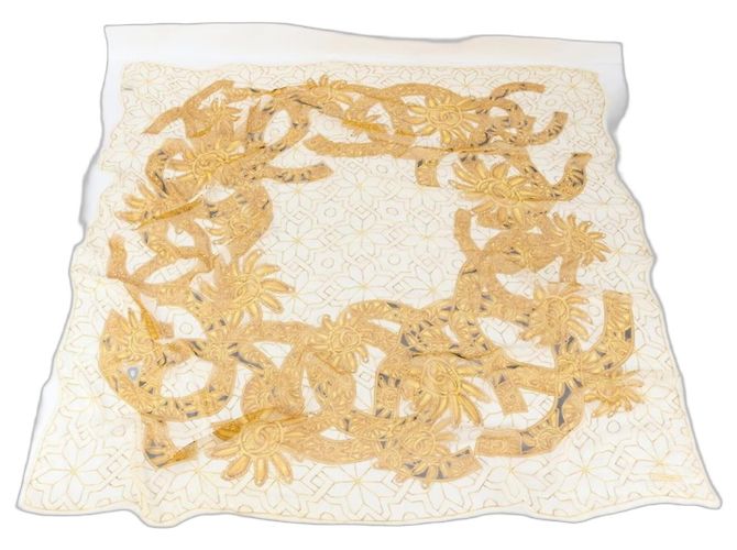 Foulard Chanel in seta Coco Mark beige e oro D'oro