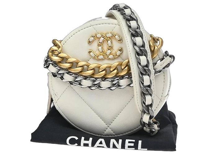 Chanel Chanel 19 Quilted Mini Weiß