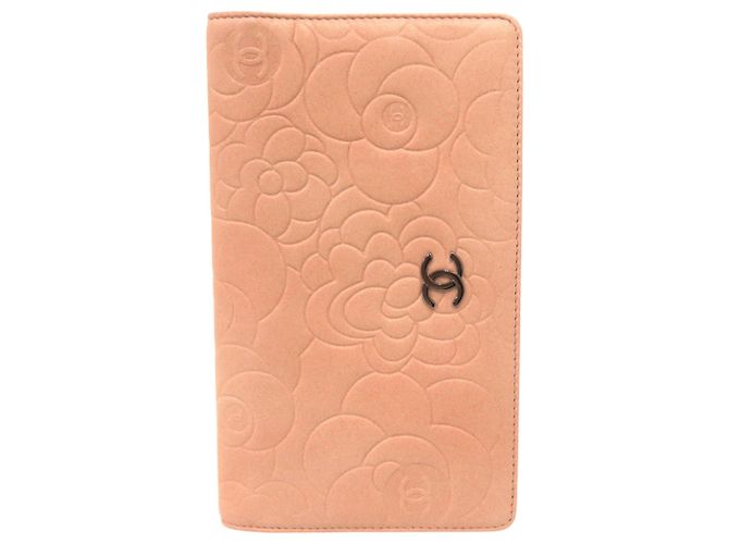 Cartera bi-fold Chanel Coco Mark Camellia Beige