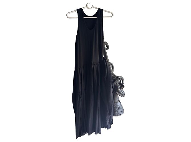 Munthe Plus Simonsen PLU Schwarzes Baumwoll-Maxikleid mit Rüschen