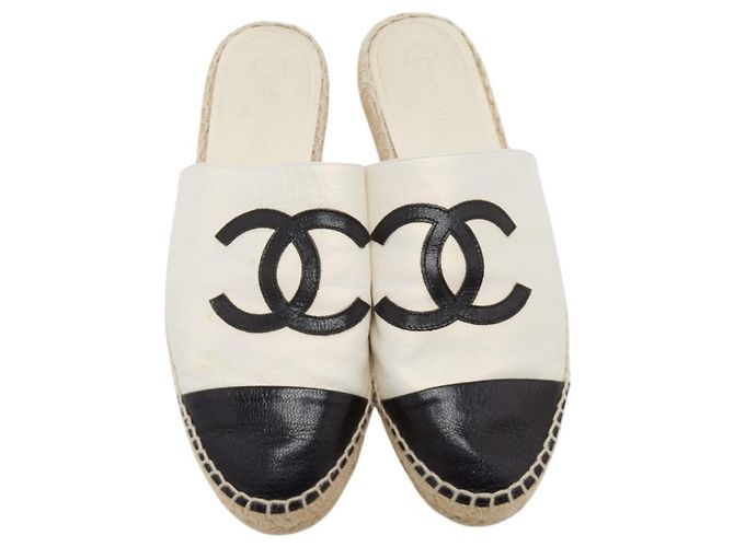 Chanel Mules Espadrilles in Pelle Nero e Bianco CC