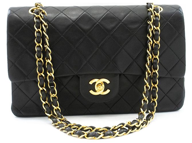 Chanel Classic Flap Lambskin Medium Preto