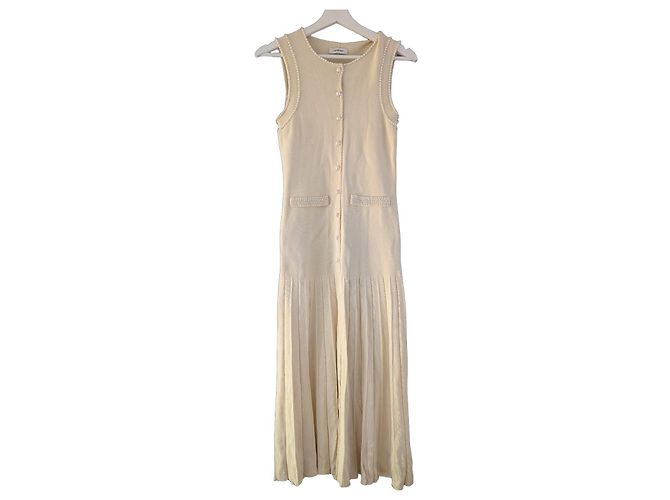 Sandro langes Strickkleid in Beige mit Perlenverzierung Creme