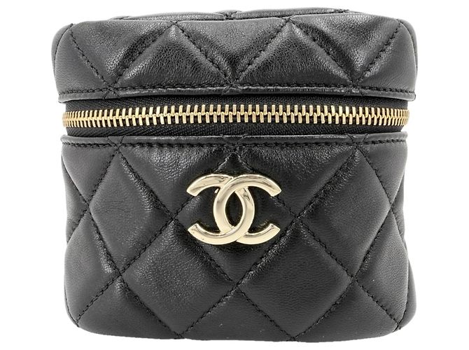 Chanel Matelassé Mini Handtasche Schwarz Weiß