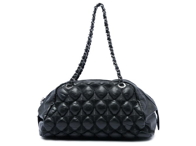 Bolsa Bowling Chanel em pele de cordeiro preta com matelassê bubble Preto