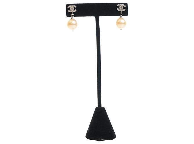 Orecchini Chanel Silver CC in ottone con strass e perle sintetiche Argento