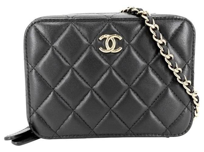 Bolsa de Ombro com Corrente Chanel Matelassé Preto