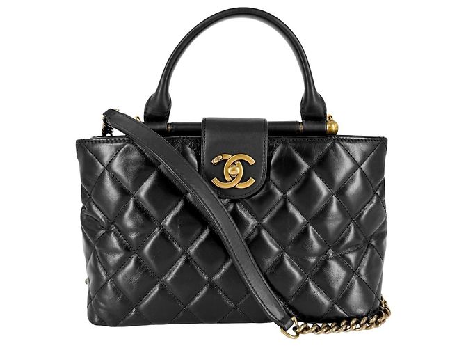 Borsa a tracolla Chanel Matelassé in pelle nera da donna Nero