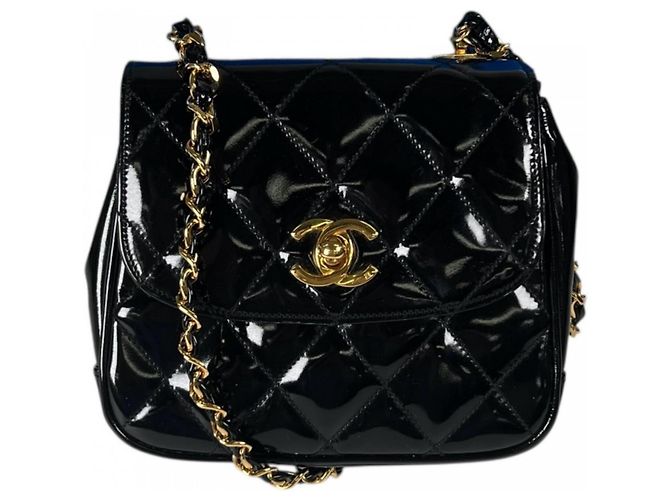 Timeless Borsa a tracolla Chanel Matelassé Nero