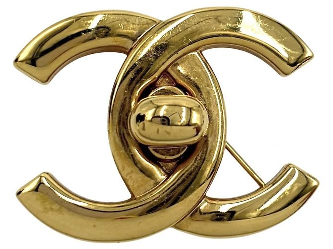 Broche Chanel chapado en oro