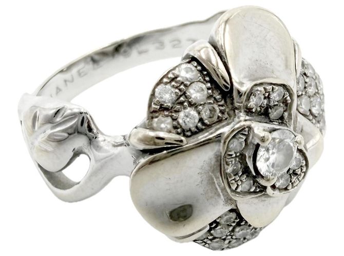 Chanel Camélia Ring aus 18K Weißgold Golden