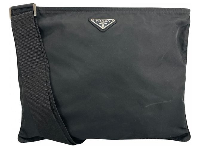 Borsa a tracolla Prada in nylon nero