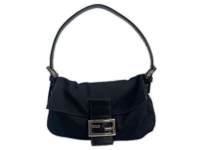 Borsa a secchiello Fendi Mamma Nero