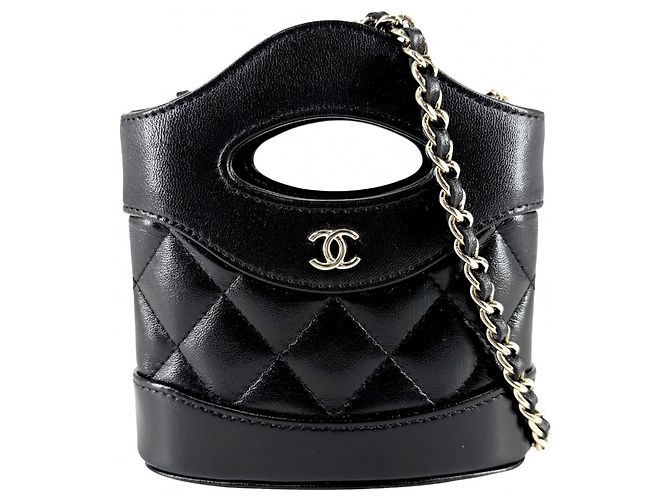 Borsa a tracolla Chanel Matelassé in pelle nera Nero