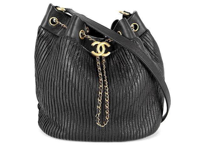 Bolsa de ombro Chanel em couro preto
