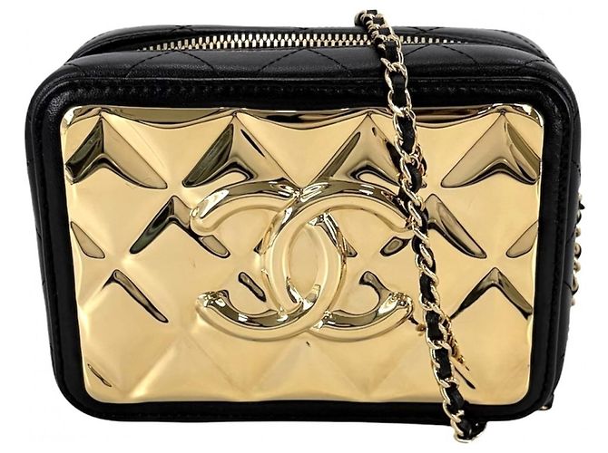 Bolsa de Ombro Chanel Matelassé com Corrente Preto Branco