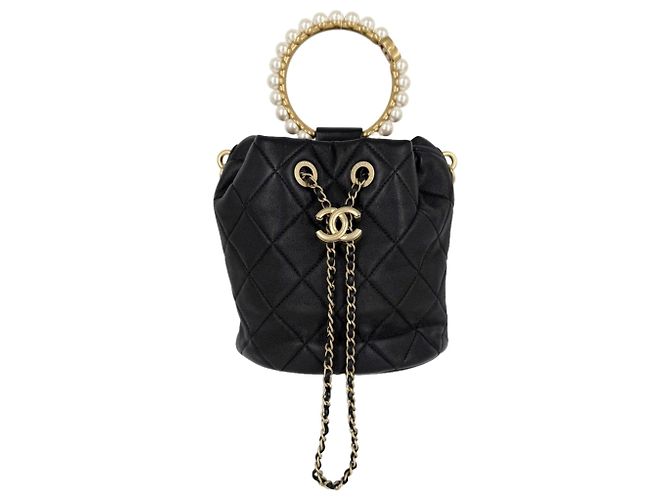 Timeless Bolsa Bucket Chanel Coco Mark Matelassé Preto Branco