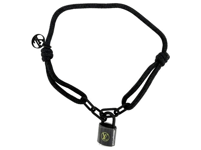 Bracciale con charm in titanio da uomo Louis Vuitton Nero