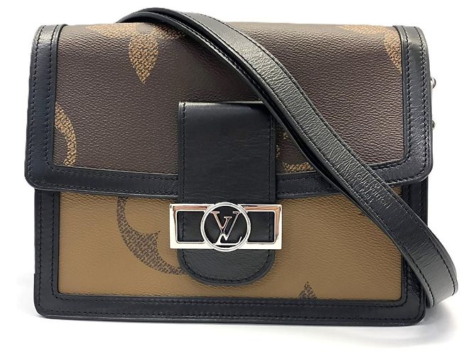 Bolsa de Ombro Louis Vuitton Dauphine MM Monogram Giant Reverse Marrom