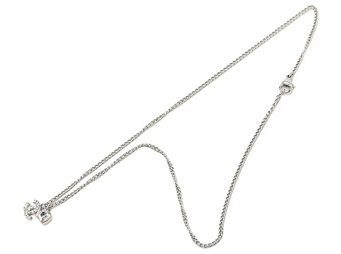 Colar com pingente mini coração em strass e latão prateado Chanel CC Prata