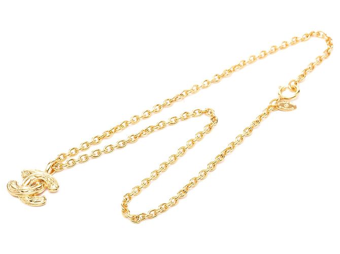 Colar com pingente acolchoado Chanel CC banhado a ouro Dourado