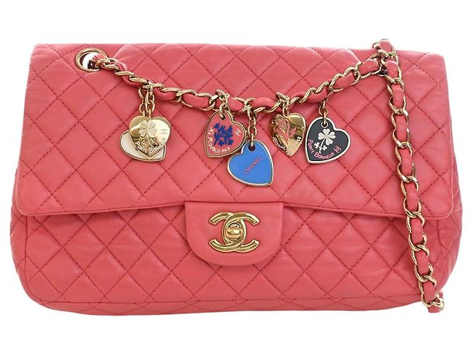 Bolsa de ombro Chanel Medium Classic Single Flap em pele de cordeiro rosa com pingentes de coração Valentine's