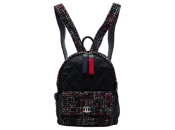 Mochila Astronaut Essentials Chanel em nylon acolchoado e tweed preto