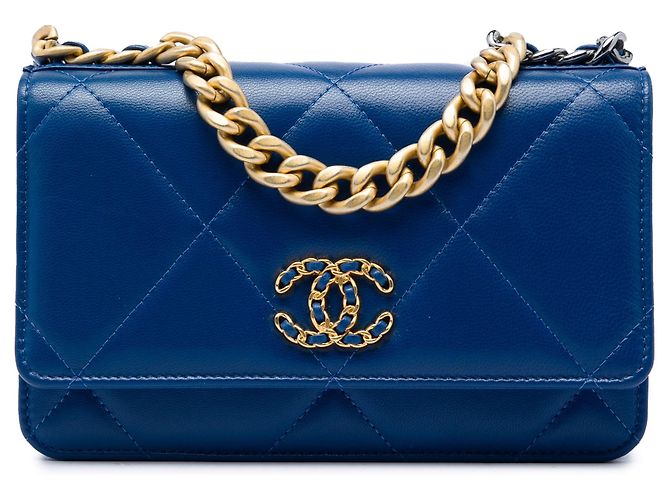 Bolsa Chanel 19 Wallet On Chain em pele de cordeiro acolchoada azul