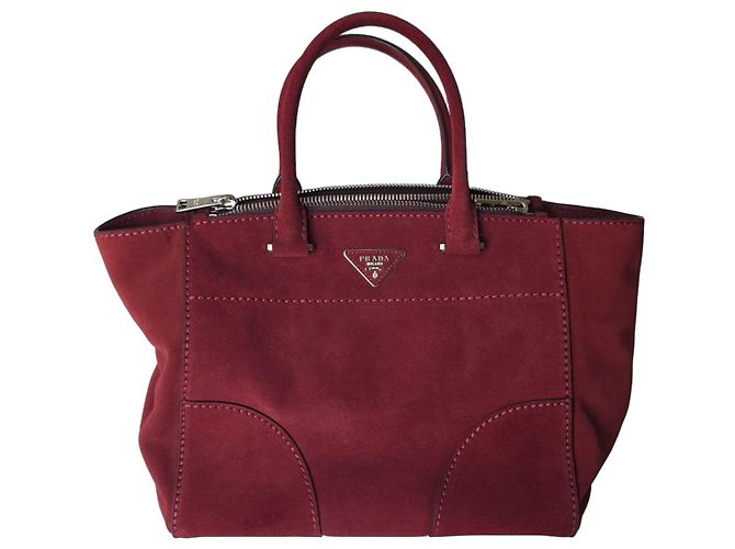 Bolso Prada de gamuza burdeos
