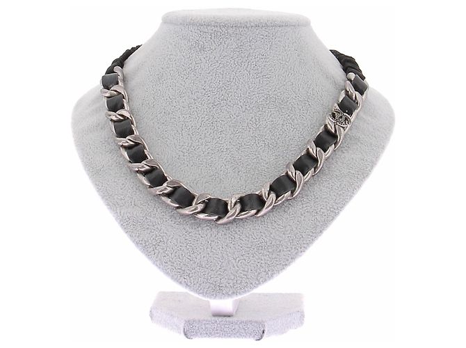 Chanel Colar de prata e couro Preto