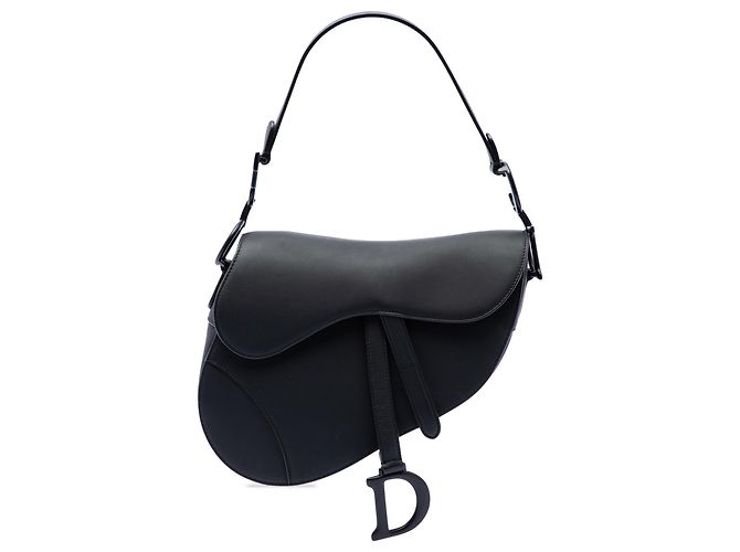 Bolso Saddle Dior en piel de becerro ultra mate negro